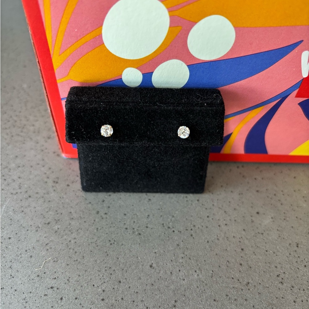 Sparkling Studs
